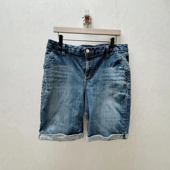 Lane Bryant || Women’s Stretch Bermuda Shorts Cuffed Dark Denim Size - Picture 1 of 7